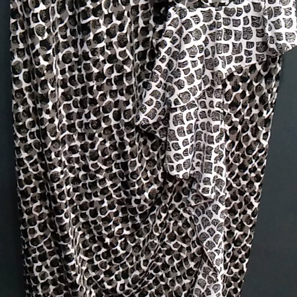 Status dress - Picture 3 of 4